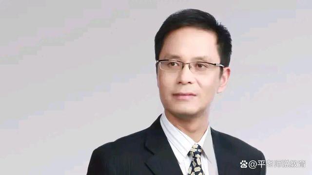 李琦可谓是光环照人,医学博士,上海中医药大学首席教授,主任医师
