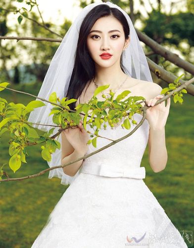 2014-10-02 19:59来源 温州视线   近日,景甜在自己的微博上晒出新片