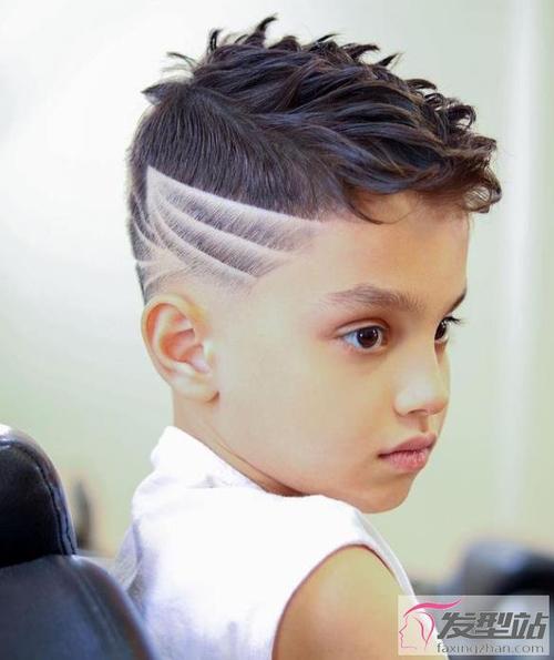 超帅气男孩短发造型 剪个头发变成时尚潮男-儿童发型-发型站