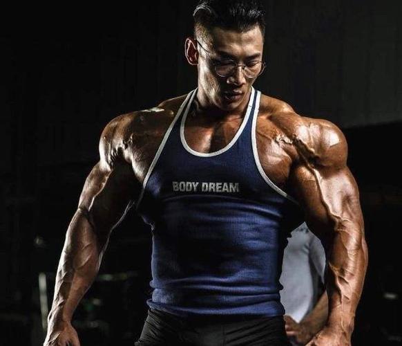 鹿晨辉身高188体重110(赛季期)bmi31.1