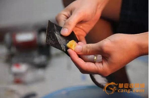 文玩diy:教你手工打磨蜜蜡原石