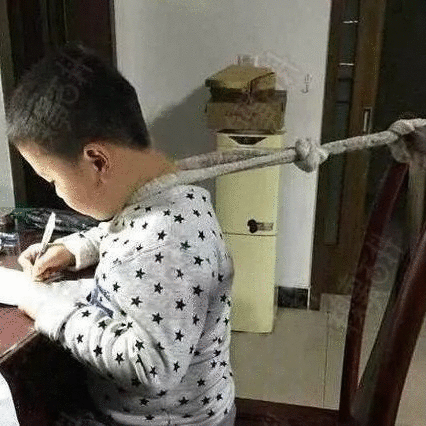 牛人研发矫正神器,3秒改善驼背,21天