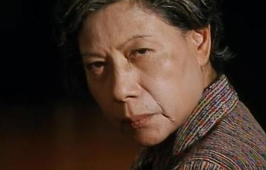 鬼后罗兰:从裘千尺到龙婆,出道60年无人敢娶,膝下只有