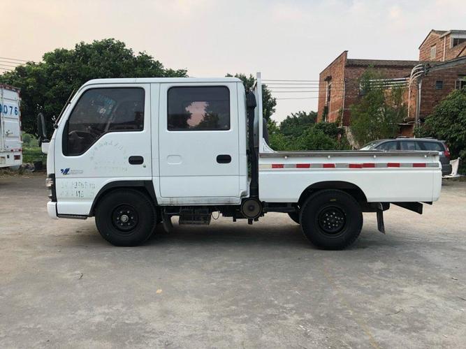 庆铃 五十铃100p 98马力 2.1米双排栏板轻卡(ql10403)