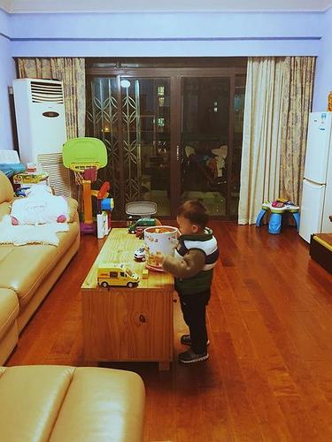 有熊孩子的家 稍作变动的客厅大不同