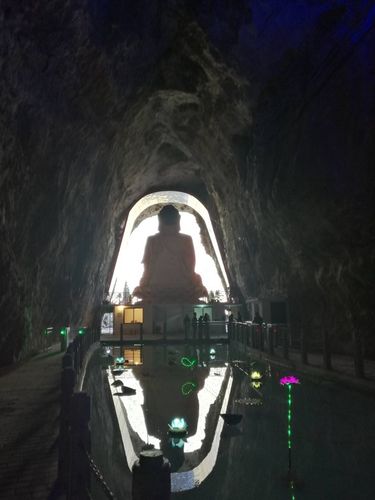 【汉中美景:神奇梦幻的大佛洞!】