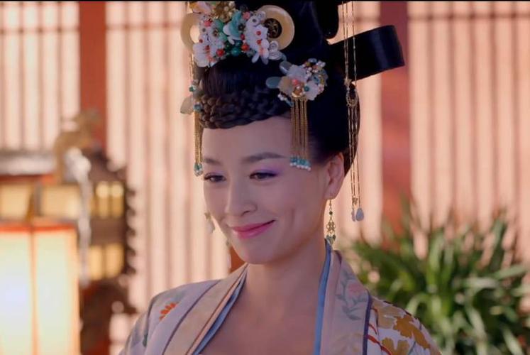 又大火了一把,更是捧红了其他演员,例如,韦贵妃的扮演者——张庭