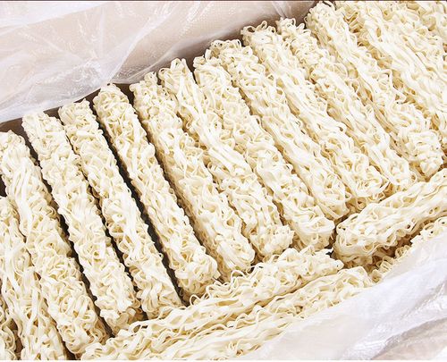 金饶手帕捞面 小麦干面制品 家庭装面饼 非油炸方便速煮面条 批发