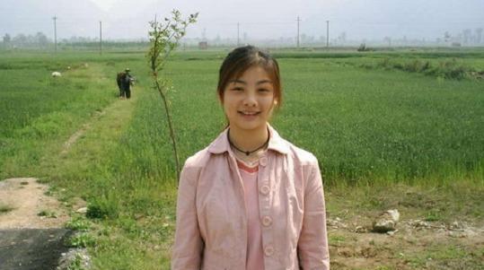 值得一提的是,这些姑娘都是素颜,如果让卸了妆的城里女孩