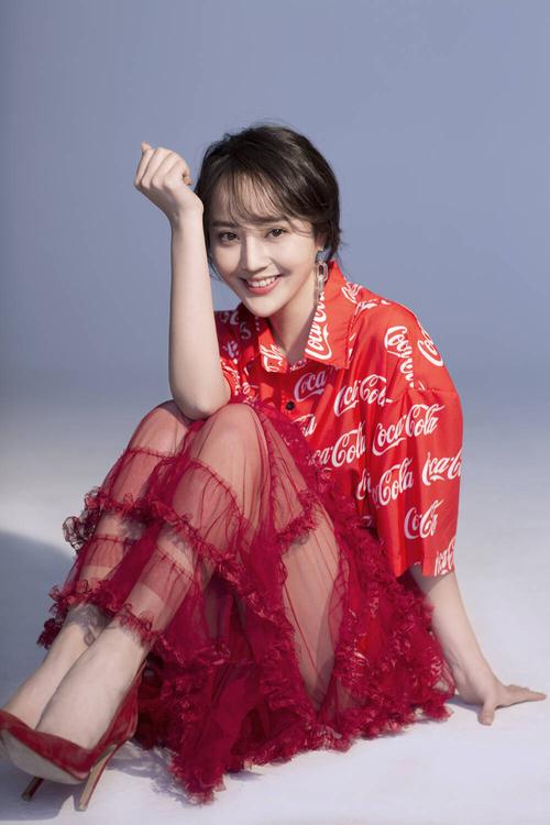孟子叶《极速青春》热情奔放 新写真彰显"火红系女孩"