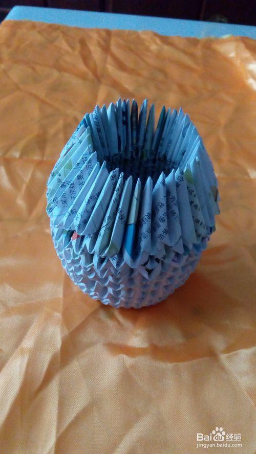 用废纸制作插笔筒