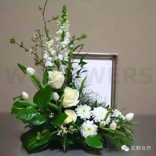 花材可以插成正三角形,等腰三角形或不等边三角形.