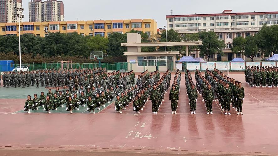 榆次四中举行2020年高一新生军训汇演暨闭营仪式