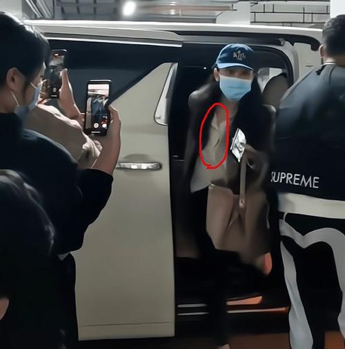 肖战被传和经纪人隐婚生子?肖战方打假辟谣,粉丝警告张晶注意点