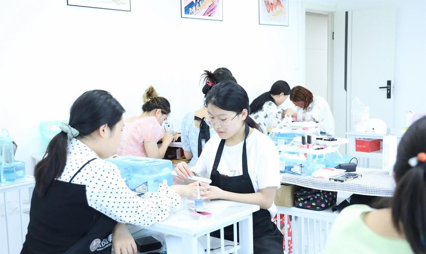 首先开一家合法合规的美甲店是必须要办理营业执照的,这一点相信大家