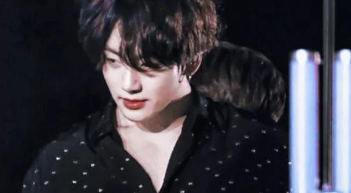 【防弹少年团bts/田柾国】同居后忍不住偷亲你