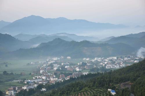 赣县宝莲山之高岭晨练.