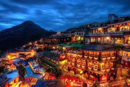 瞬间想起千与千寻那样的动漫世界