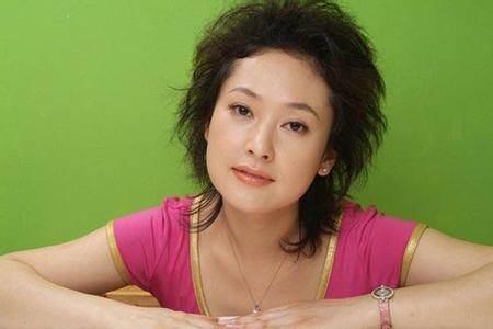 央视5套体育频道的女主持人都叫什么名字来着?