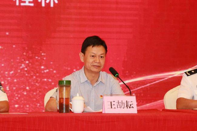 自治区交通运输厅党组成员,副厅长王劼耘