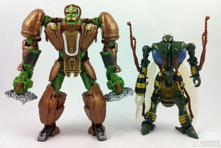 takaratomy tg系列 《变形金刚:超能勇士》 tg-31 犀牛勇士