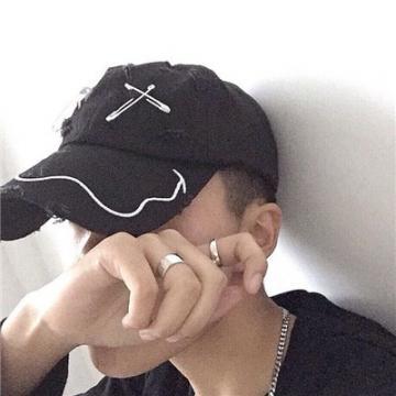 2019最流行的头像男生骚气头像 我跟你撒个谎吧我不喜欢你