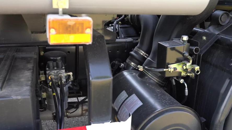 国六道路洒水车发动机怎么保养好