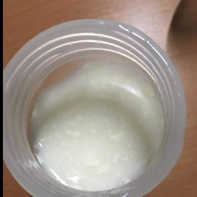 挤出来的母乳放冷藏一天变成这样了,是不是坏掉了,还能喝吗