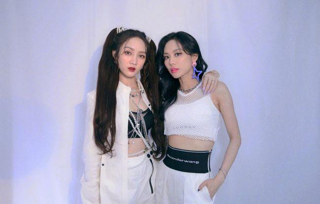 孟佳晒与王霏霏,刘逸云合照,二代团聚引回忆杀,网友:时代眼泪