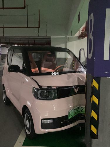 五菱宏光miniev新车第一撞