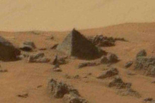 盘点火星上发现过的异物 从"金字塔"到"星球战舰"( 02 / 13 )
