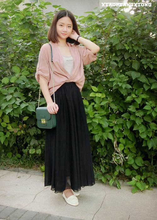 今年秋天特别喜欢墨绿色的包遂买之一来应景,二来合意收到货后总算