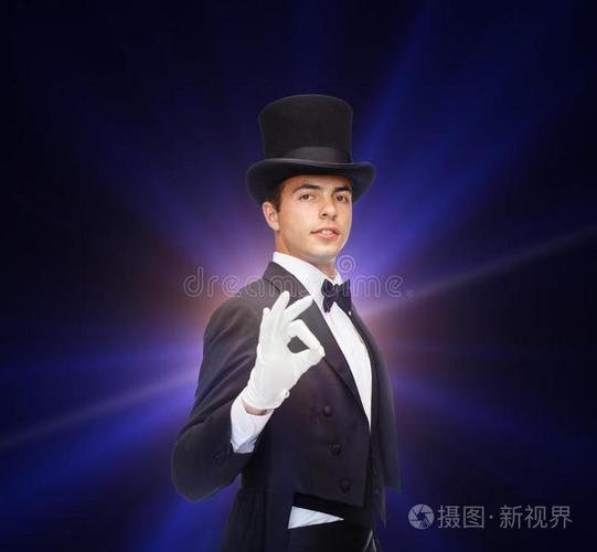 戴帽子的魔术师表演魔术