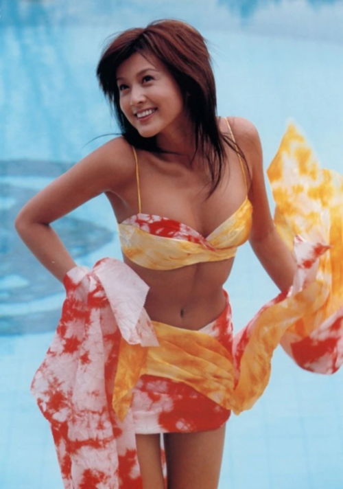 藤原纪香甩肉饼脸!50岁依旧性感与郭富城爆绯闻!2婚终