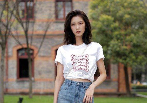 女生露额齐肩中短发发型高高瘦瘦的小脸女生梳中短直发发型,就别把发