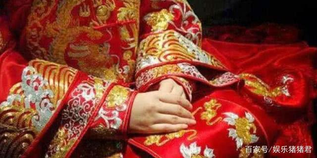 她女扮男装替兄长娶亲,他男扮女装替表妹出嫁,二人一见钟情