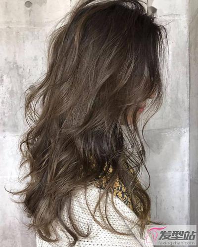 蓬松卷发正流行长发女生都在烫