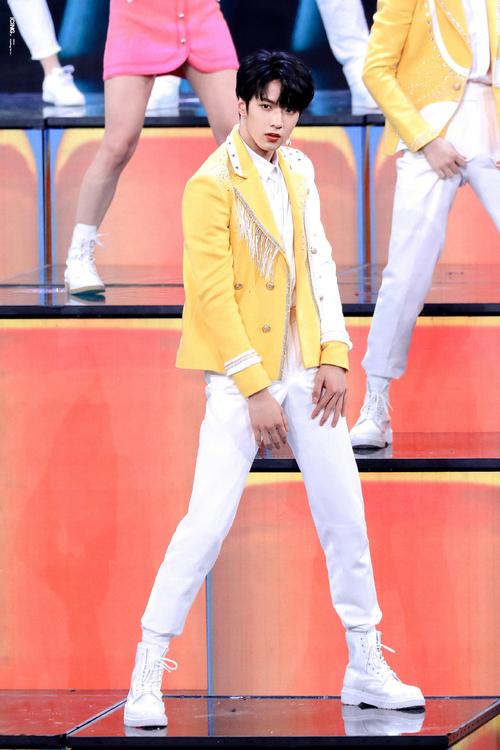 刘耀文 密室大逃脱 gucci 男模 大长腿