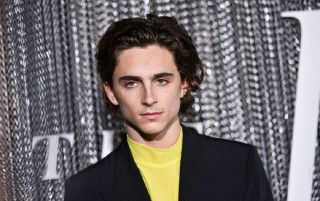 蒂莫西·柴勒梅德出席首映,甜茶变成熟了,散发着帅气