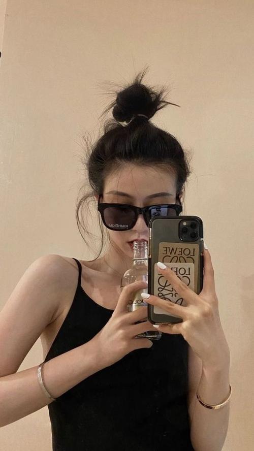 每日壁纸| 小众高冷小姐姐壁纸