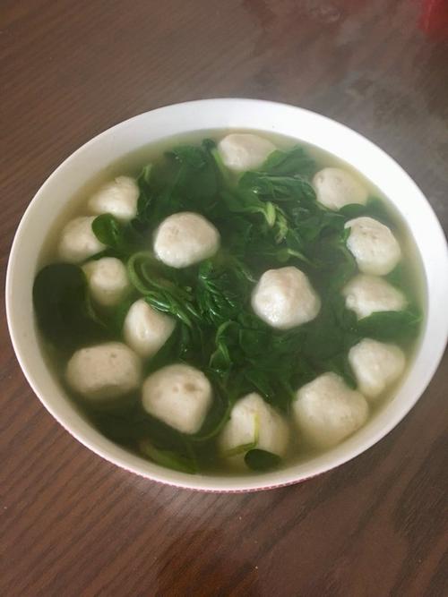 菠菜鱼圆汤的做法