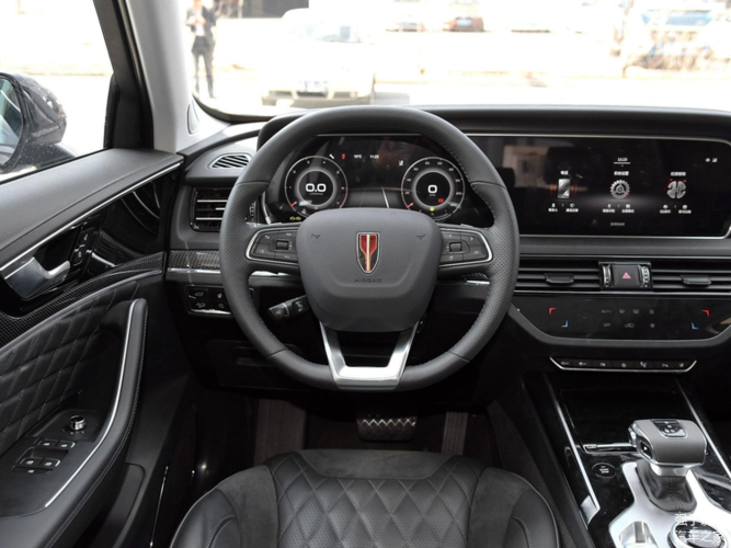 红旗hs5车型的内饰设计整体能够带给人眼前一亮的感觉,这其中光是"