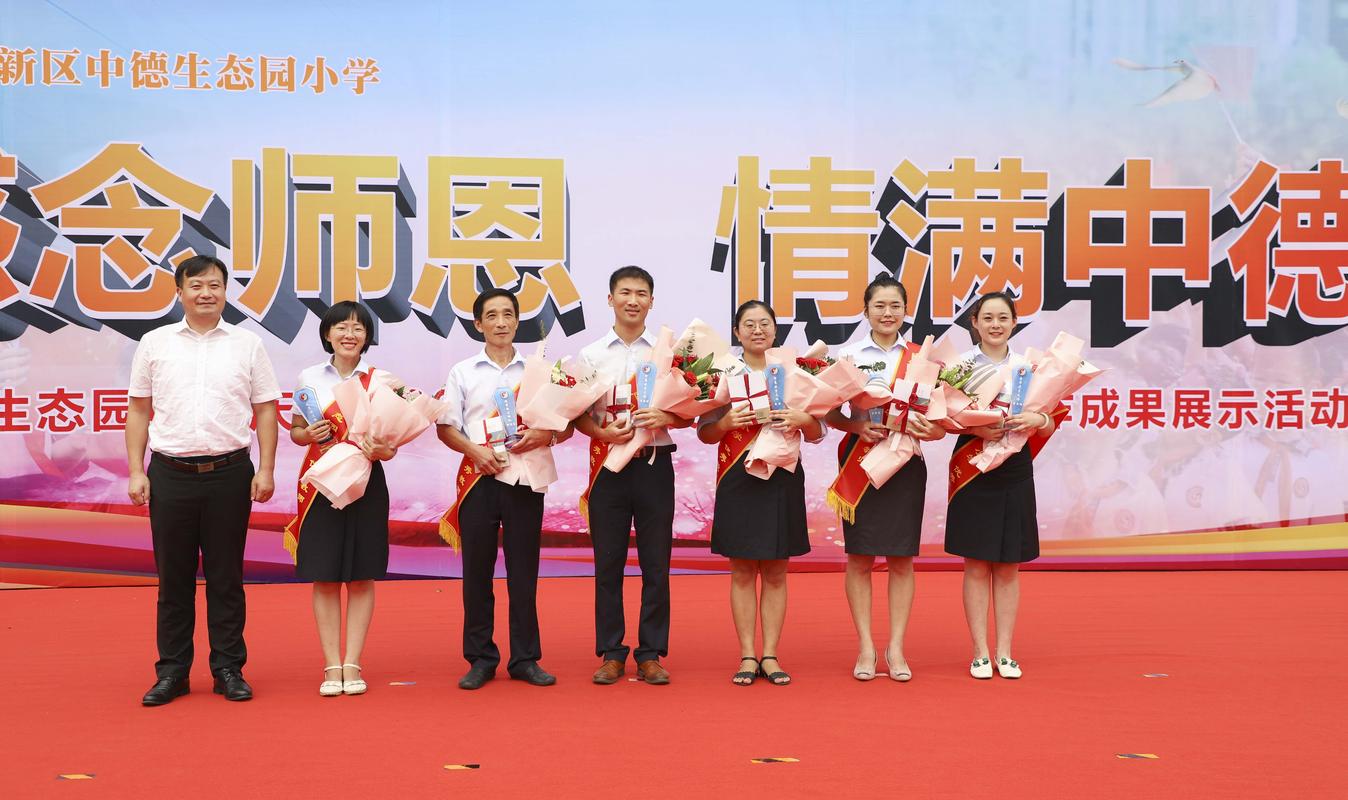 青岛西海岸新区中德生态园小学:别样教师节 博士进校园