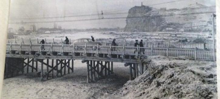 辉煌60年:西大桥凭栏远眺 看乌鲁木齐市60年变迁