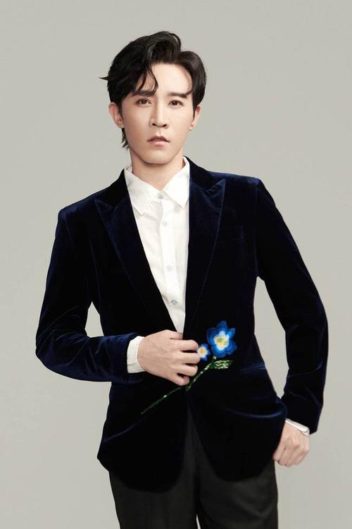 郑棋元新歌《爱的圆舞曲》上线 邀你共赴甜蜜约会