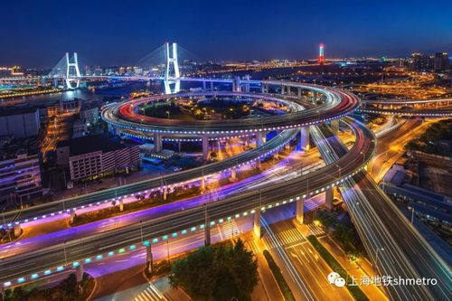 57万吨,位居全球城市第三位;高速公路达到800多公里;上海