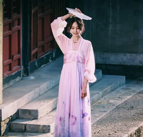 郑爽时隔5年穿古装白裙仙气飘飘网友仙剑就该她来演