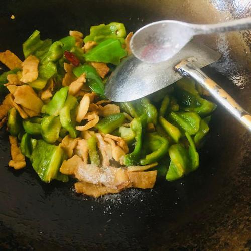 生炒菜椒肉片,百吃不厌的家常菜,鲜香下饭
