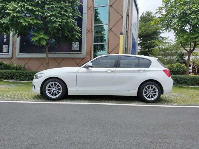 广州2017年2月宝马宝马1系2018款118i领先型白色自动档