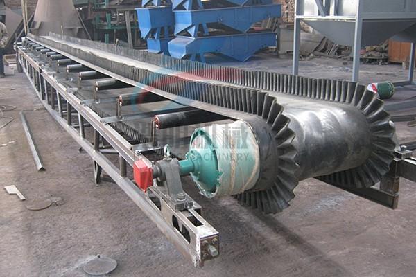 丰宁转向皮带输送机厂家大角度输送物料